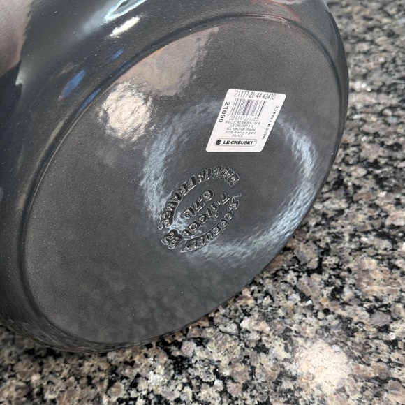 Le Creuset Flint Oyster Cast Iron Dutch Oven Cocotte 7.25 Qrt NEW - Picture 7 of 16